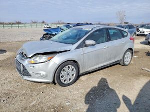 Ford Focus SE 2.0L 4 2012