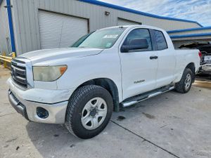 Toyota Tundra DOUBLE CAB SR5 4.6L 8 2013