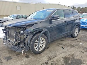Toyota Highlander LE 3.5L 6 2015