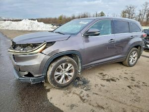 Toyota Highlander XLE 3.5L 6 2015