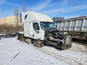 Freightliner Cascadia 14.8L 6 2013