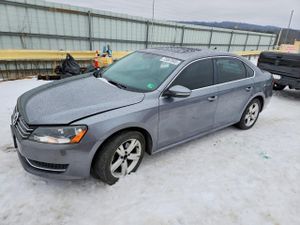 Volkswagen Passat SE 2.0L 4 2012