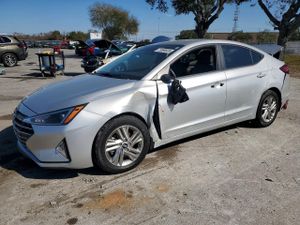 Hyundai Elantra SEL 2.0L 4 2019