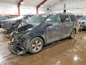 Toyota Sienna LE 3.5L 6 2014