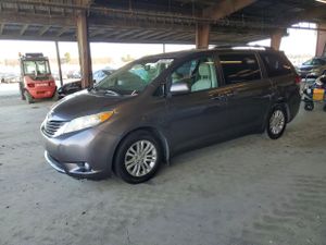 Toyota Sienna 3.5L 6 2011