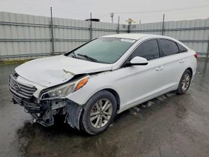 Hyundai Sonata SE 2.4L 4 2015
