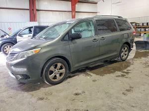 Toyota Sienna LE 3.5L 6 2013