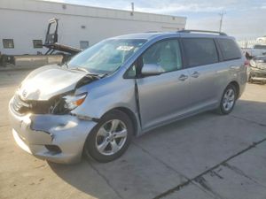 Toyota Sienna LE 3.5L 6 2014