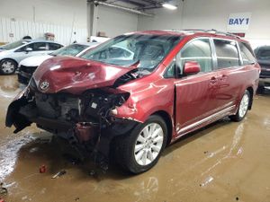 Toyota Sienna XLE 3.5L 6 2013