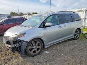 Toyota Sienna 3.5L 6 2015