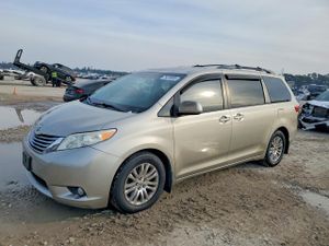 Toyota Sienna XLE 3.5L 6 2015