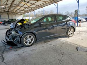 Ford Focus SE 2.0L 4 2013