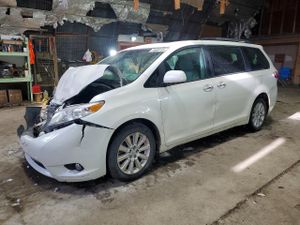 Toyota Sienna XLE 3.5L 6 2015