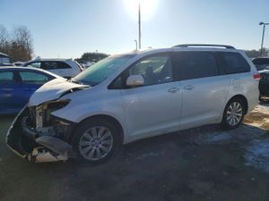 Toyota Sienna XLE 3.5L 6 2013