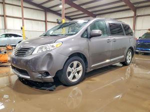 Toyota Sienna LE 3.5L 6 2015