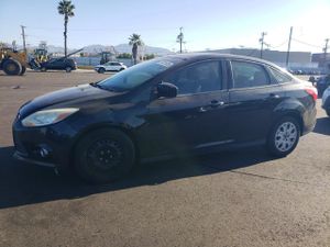 Ford Focus SE 2.0L 4 2012