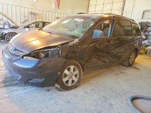 Toyota Sienna CE 3.5L 6 2009