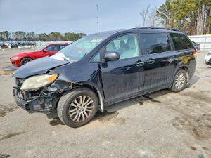 Toyota Sienna XLE 3.5L 6 2014