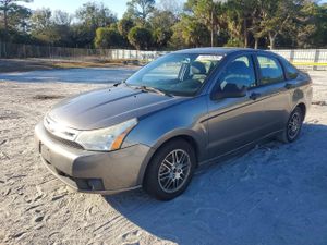 Ford Focus SE 2.0L 4 2010