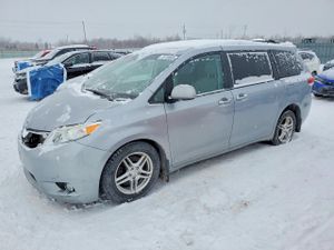 Toyota Sienna XLE 3.5L 6 2011