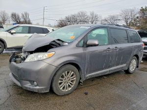 Toyota Sienna XLE 3.5L 6 2011