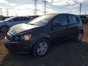 Chevrolet Aveo (Sonic) LT 1.8L 4 2015