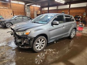 Mitsubishi Outlander ES 2.0L 4 2014