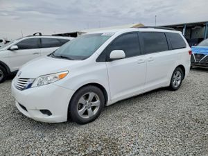 Toyota Sienna LE 3.5L 6 2015