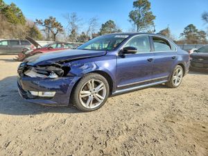 Volkswagen Passat SEL 2.0L 4 2013