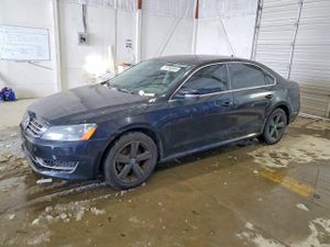 Volkswagen Passat SE 2.0L 4 2013