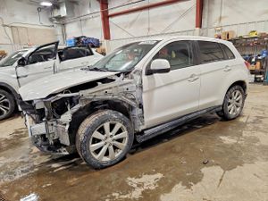 Mitsubishi Outlander ES 2.0L 4 2014
