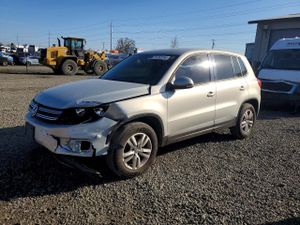 Volkswagen Tiguan S 2.0L 4 2014