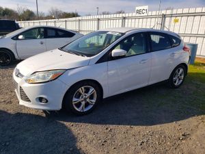 Ford Focus SE 2.0L 4 2014