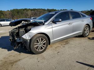 Hyundai Sonata SE 2.4L 4 2015
