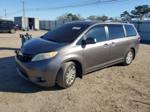 Toyota Sienna XLE 3.5L 6 2011