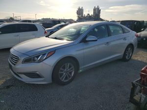 Hyundai Sonata SE 2.4L 4 2015