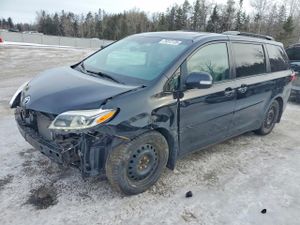 Toyota Sienna 3.5L 6 2015