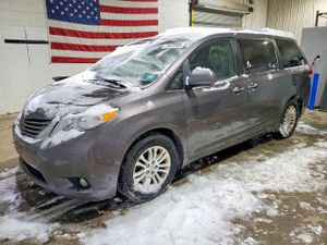 Toyota Sienna XLE 3.5L 6 2011