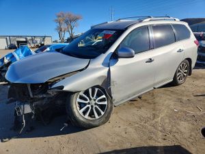 Nissan Pathfinder S 3.5L 6 2015