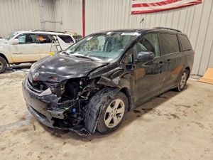 Toyota Sienna LE 3.5L 6 2011