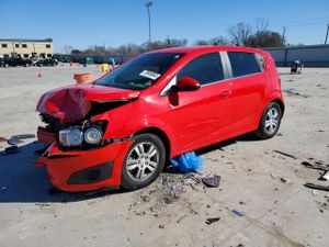 Chevrolet Aveo (Sonic) LT 1.8L 4 2015