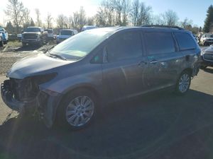 Toyota Sienna XLE 3.5L 6 2014