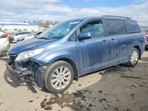 Toyota Sienna XLE 3.5L 6 2014