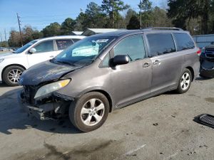 Toyota Sienna LE 3.5L 6 2012