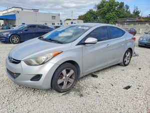 Hyundai Elantra GLS 1.8L 4 2013