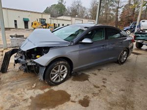 Hyundai Sonata SE 2.4L 4 2015