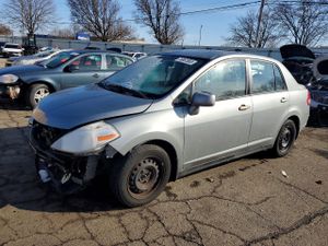 Nissan Versa S 1.8L 4 2010