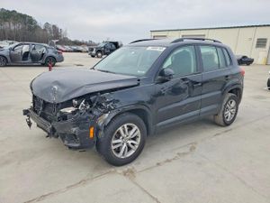 Volkswagen Tiguan S 2.0L 4 2015