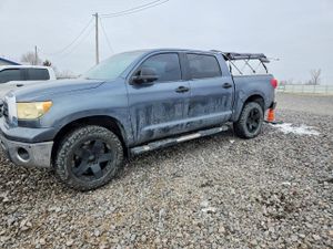 Toyota Tundra CREWMAX 5.7L 8 2008