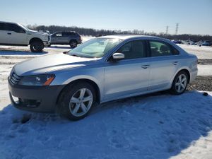 Volkswagen Passat SE 2.0L 4 2013